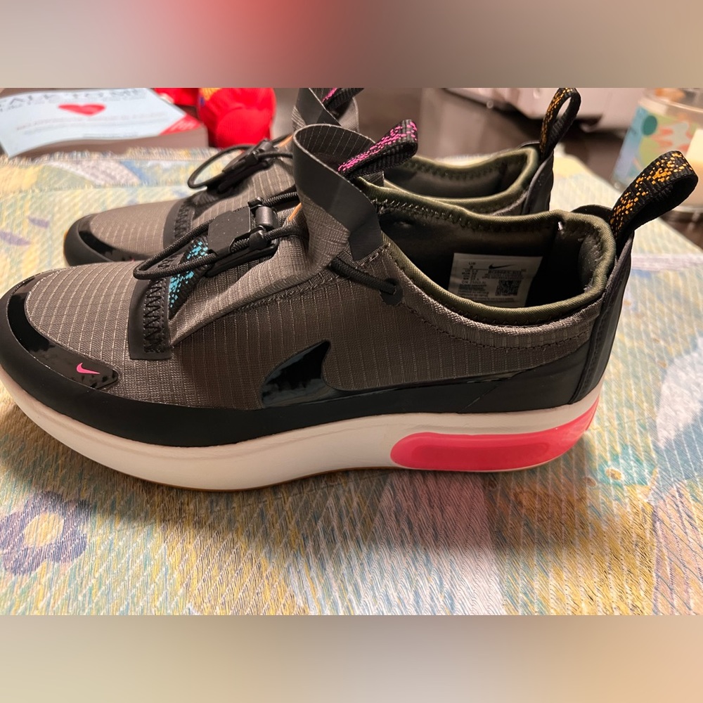 Nike Women's Grey Black Sneakers with Pink Accents